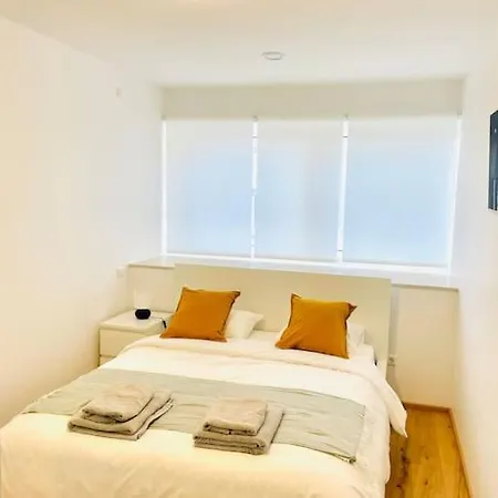 New 3 Bedrooms In Center With Terrace & Parking -142-92 Apartment *
