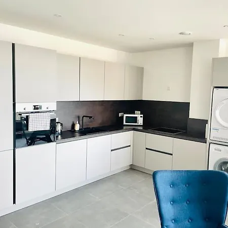 Apartment New 3 Bedrooms In Center With Terrace & Parking -142-92