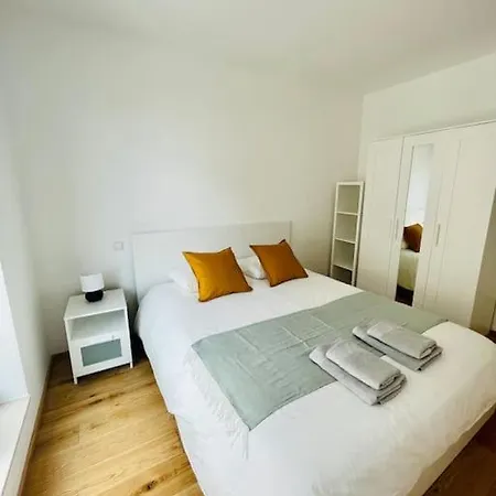 Apartment New 3 Bedrooms In Center With Terrace & Parking -142-92 *